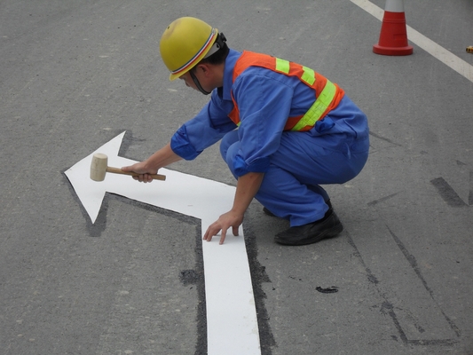 Pita Penanda Perkerasan Jalan Sementara Panah Peringatan Pita Penanda Beton
